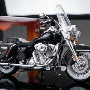 Harley-Davidson 2013 FLHRC Road King Classic (1:12) - Maisto Series